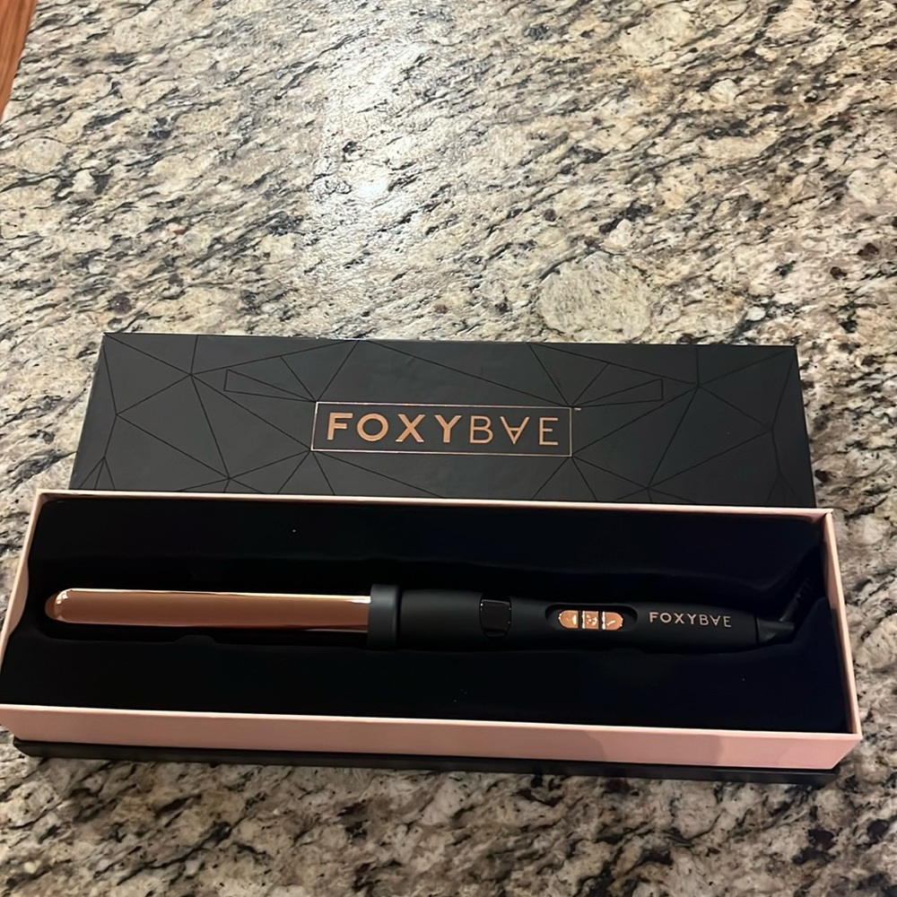 FoxyBae Wanderlux 32 mm Curling Wand Gold Rose